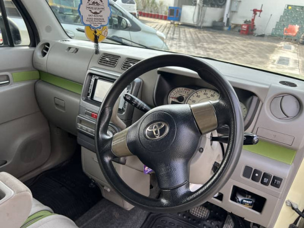toyota-pixis-space-big-0