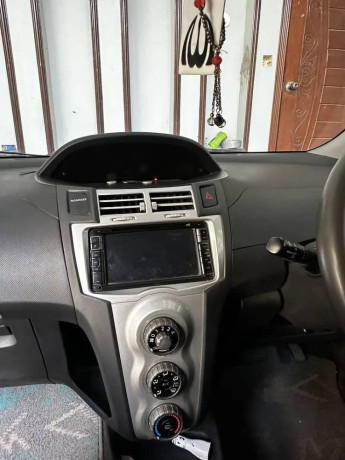 toyota-vitz-2006-model-import-2009-big-4