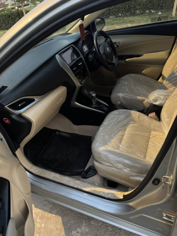 yaris-15-top-of-line-big-3