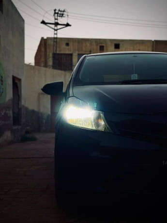 toyota-vitz-10-2011-big-0