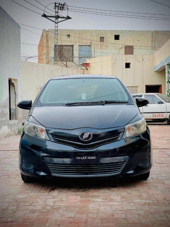 toyota-vitz-10-2011-big-4