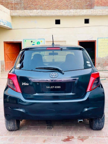 toyota-vitz-10-2011-big-3