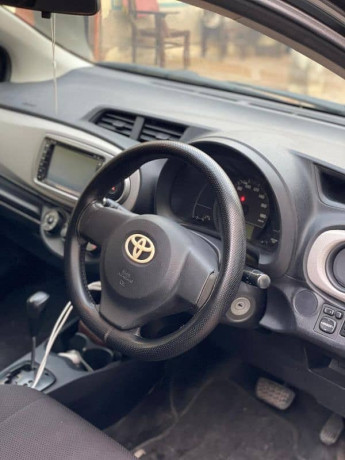 toyota-vitz-10-2011-big-7