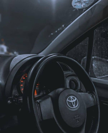 toyota-vitz-10-2011-big-5