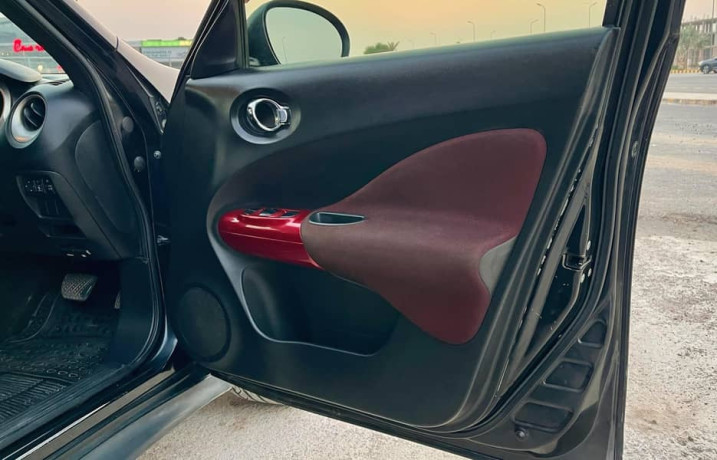 nissan-juke-2012-big-17