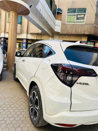honda-vezel-hybrid-2015-lush-condition-big-5