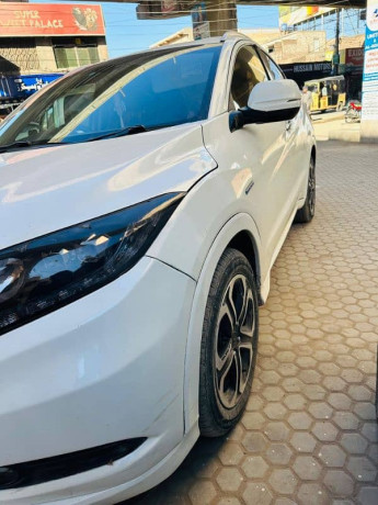 honda-vezel-hybrid-2015-lush-condition-big-7