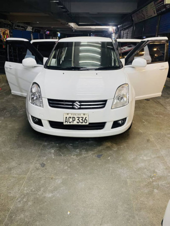 suzuki-swift-dlx-big-0