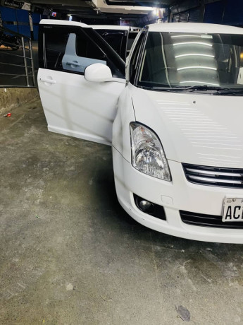 suzuki-swift-dlx-big-3