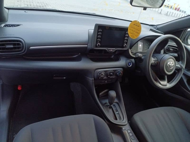 toyota-yaris-2022-fresh-2025-import-x-pckg-big-4