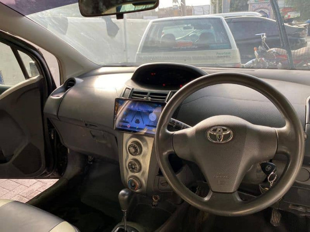 toyota-vitz-2006-model-import-2012-big-10