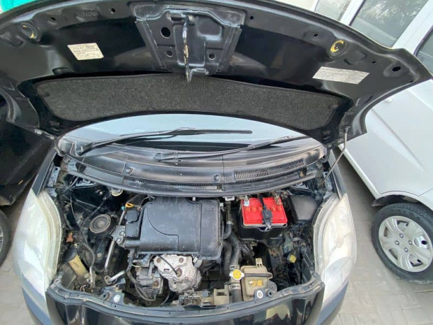 toyota-vitz-2006-model-import-2012-big-3