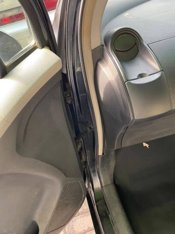 toyota-vitz-2006-model-import-2012-big-5