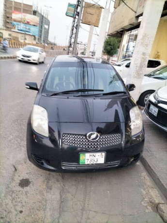 toyota-vitz-2006-model-import-2012-big-11