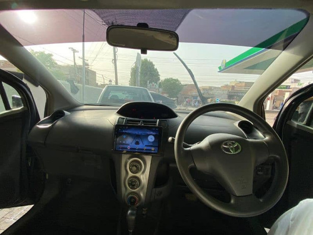 toyota-vitz-2006-model-import-2012-big-8