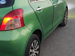 vitz-200608-15-convert-urgent-sale