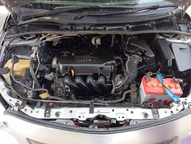 toyota-corolla-gli-2010-big-17