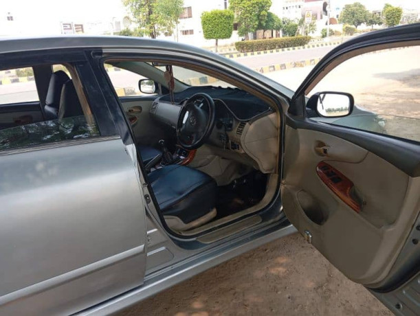 toyota-corolla-gli-2010-big-5