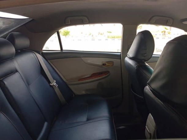 toyota-corolla-gli-2010-big-18
