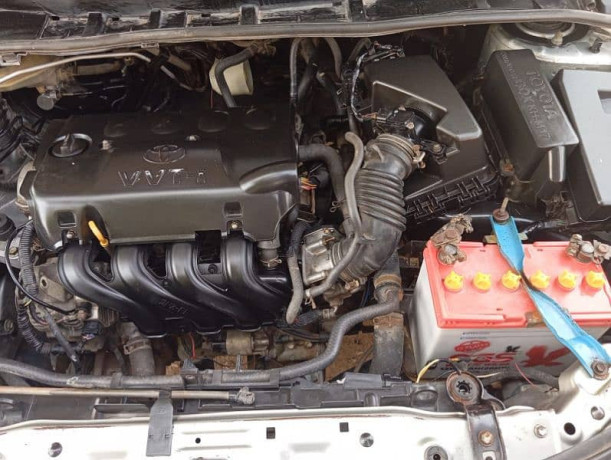 toyota-corolla-gli-2010-big-16