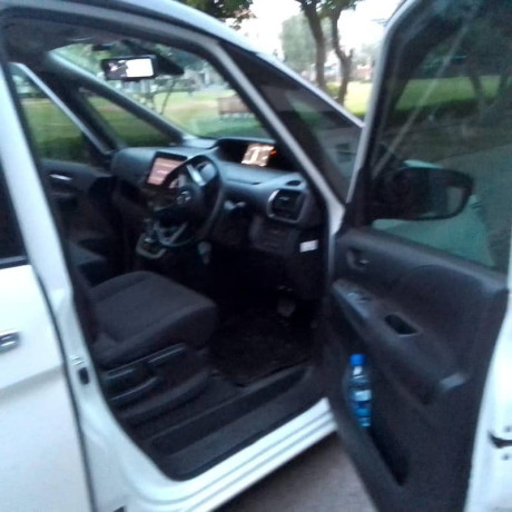 nissan-serena-note-e-power-1823-big-15