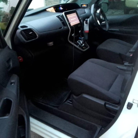 nissan-serena-note-e-power-1823-big-4