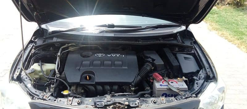 toyota-corolla-altis-2013-big-9