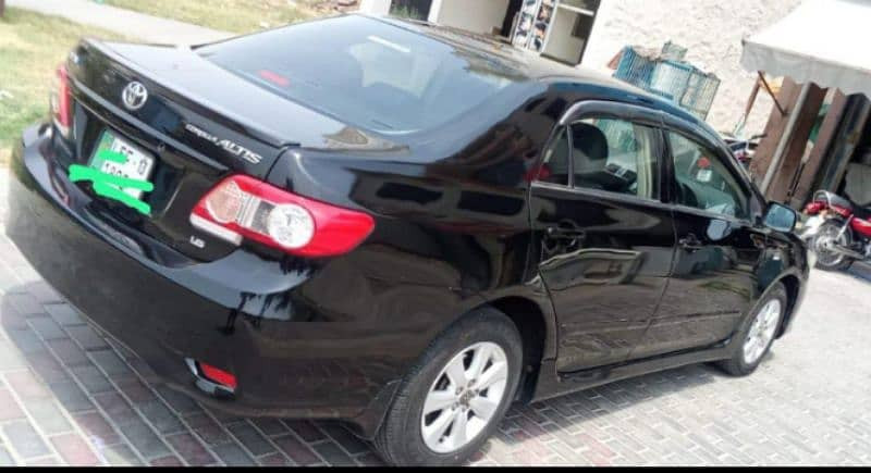 toyota-corolla-altis-2013-big-3