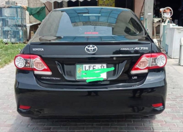 toyota-corolla-altis-2013-big-1