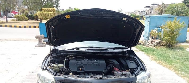 toyota-corolla-altis-2013-big-10