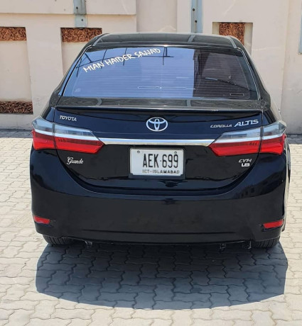 toyota-altis-grande-2017-big-5