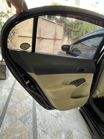honda-civic-vti-2012-big-15