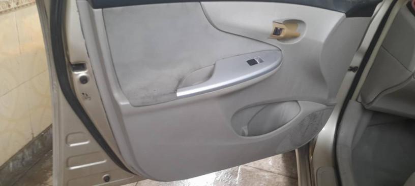 corolla-gli-2011-big-8