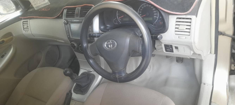 corolla-gli-2011-big-3