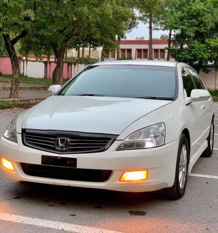honda-accord-2004-big-0