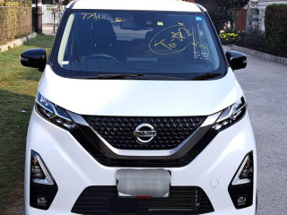 new-car-neat-and-clean-full-option-car