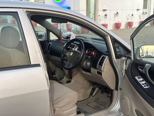 suzuki-laina-lxi-2006-big-7