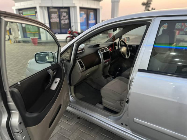suzuki-laina-lxi-2006-big-16