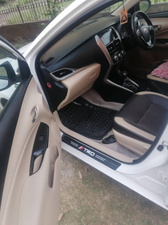 toyota-yaris-13-ativ-automatic-2022-big-4