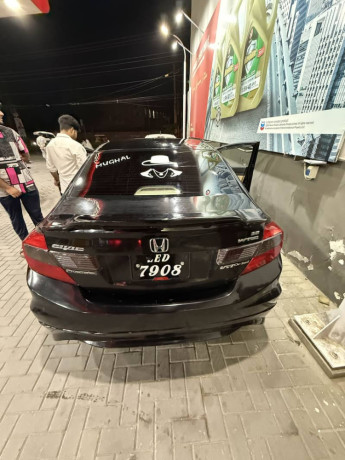 honda-civic-2013-big-15