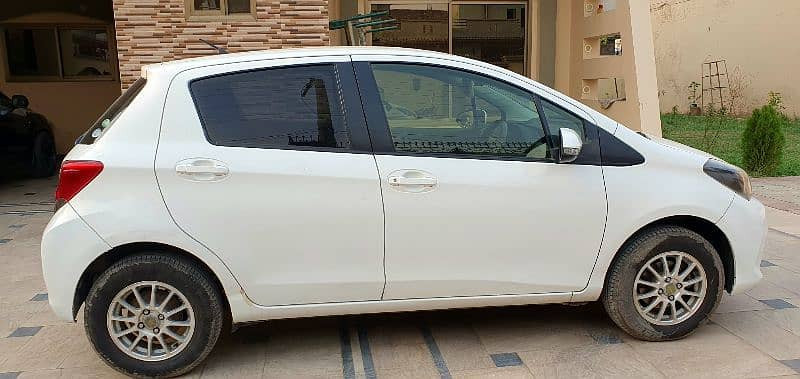 toyota-vitz-2015-big-1