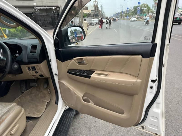 toyota-fortuner-27-big-6