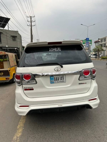 toyota-fortuner-27-big-4