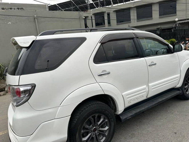 toyota-fortuner-27-big-2