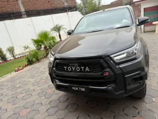 toyota-hilux-revo-gr-s-2025