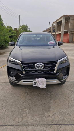 toyota-fortuner-sigma-4-28-diesel-big-0
