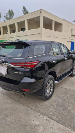 toyota-fortuner-sigma-4-28-diesel-big-4