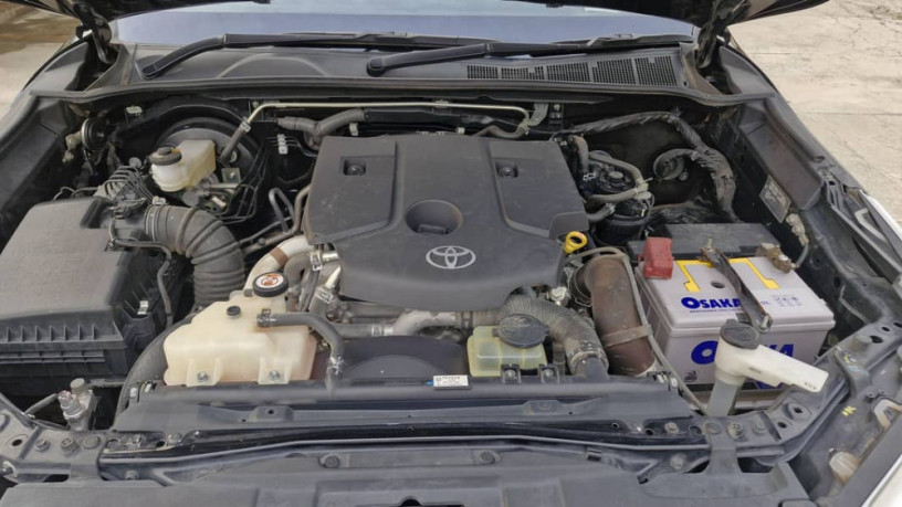 toyota-fortuner-sigma-4-28-diesel-big-11
