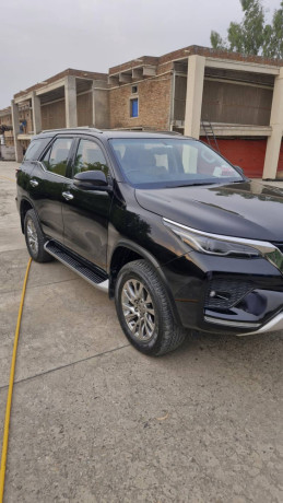 toyota-fortuner-sigma-4-28-diesel-big-2