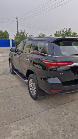 toyota-fortuner-sigma-4-28-diesel-big-5